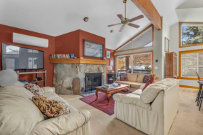 Central Park City Getaway with Private Hot Tub